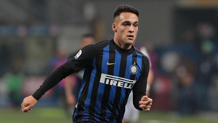 MILAN, ITALY - FEBRUARY 03:  Lautaro Martinez of FC Internazionale looks on during the Serie A match between FC Internazionale and Bologna FC at Stadio Giuseppe Meazza on February 3, 2019 in Milan, Italy.  (Photo by Emilio Andreoli/Getty Images)