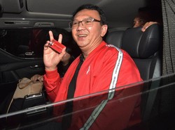 Ada Cincin Melingkar di Jari Manis Ahok, Sudah Nikah dengan Puput?