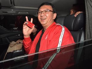 Ada Cincin Melingkar di Jari Manis Ahok, Sudah Nikah dengan Puput? Ada Cincin Melingkar di Jari Manis Ahok, Sudah Nikah dengan Puput?