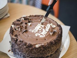 Potong Kue Ultah dengan Pedang, Pria Ini Ditahan Polisi