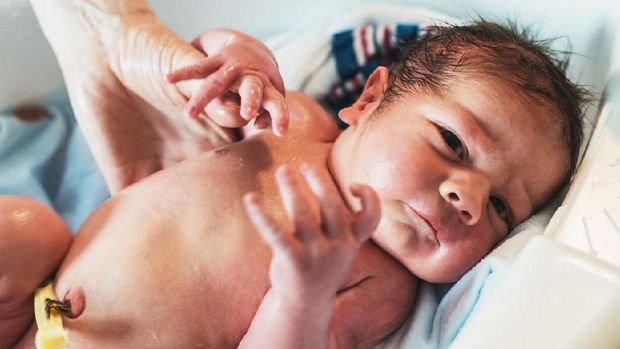 Ilustrasi bayi mandi