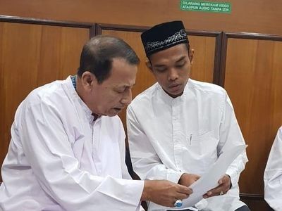 Momen Syahdu Pertemuan UAS dengan Habib Luthfi, Mbah Moen, dan Gus Solah