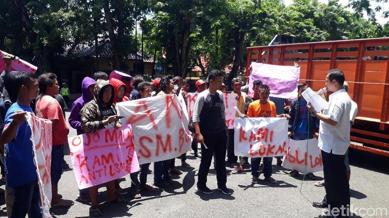 Ratusan Warga Bojonegoro Tolak LSM Luar Bermain di Proyek Kedungkeris