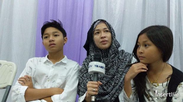 Okie Agustina & Keluarga