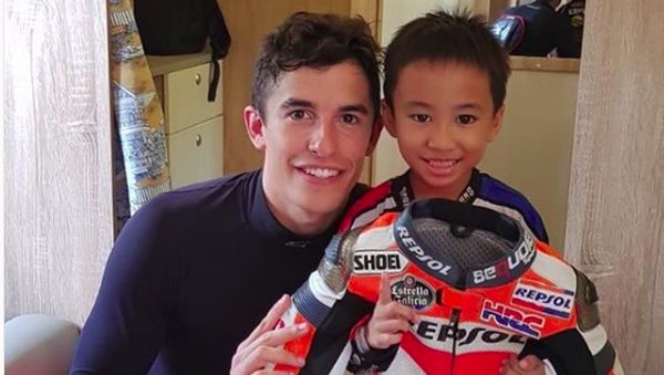 Potret Manis Pebalap Handal Marc Marquez Bareng Anak-anak