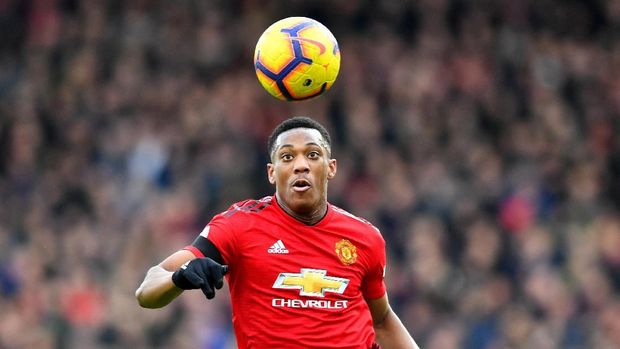 Anthony Martial melakukan solo run saat mencetak gol kedua.