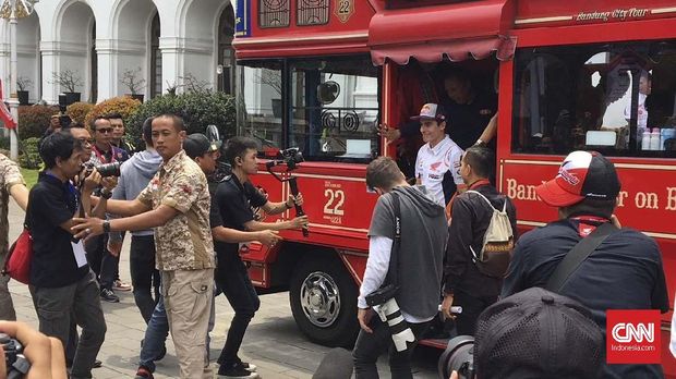 Marc Marquez naik bandros di Bandung.
