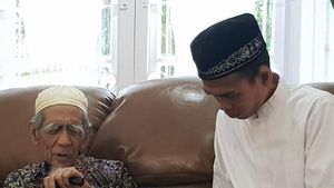 Potret Ustaz Abdul Somad Sowan ke Mbah Moen