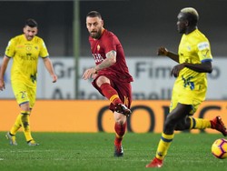 Daniele De Rossi mendapat kesempatan main di pertandingan ini setelah dimasukkan pada menit ke-76 menggantikan Zaniolo. (Alessandro Sabattini/Getty Images)