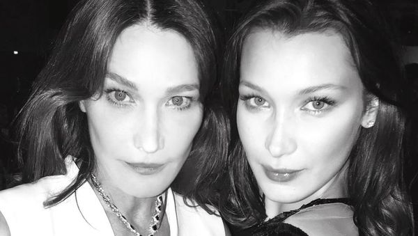 Foto: Bukti Bella Hadid dan Eks Ibu Negara Prancis Bak Saudari Kembar