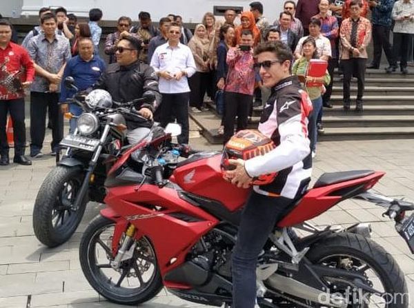 Gaya Marquez dan Ridwan Kamil di Atas Motor Sport dan Moge