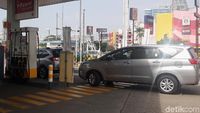 Harga BBM Shell Turun Rp 550/Liter, Warga Isi Full Tank