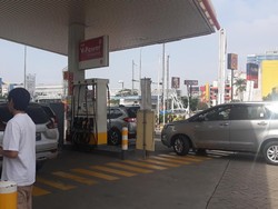 Turun Harga, SPBU Shell Diserbu Warga