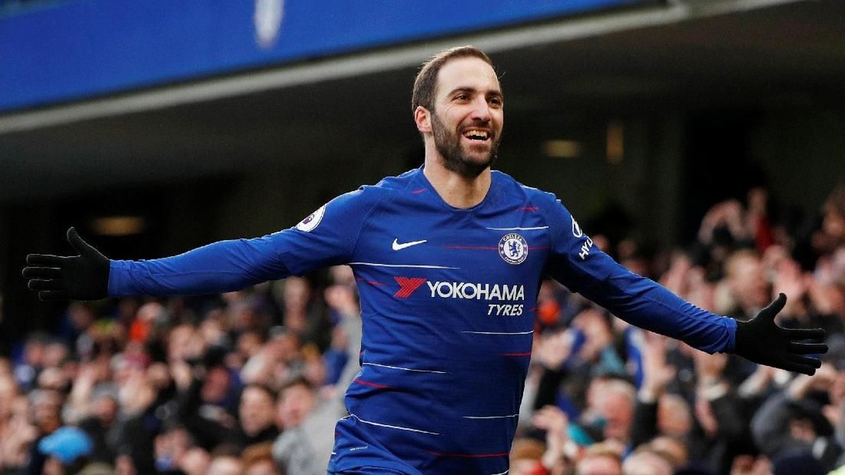 Gonzalo Higuain bikin Eden Hazard lebih baik (John Sibley/Reuters)