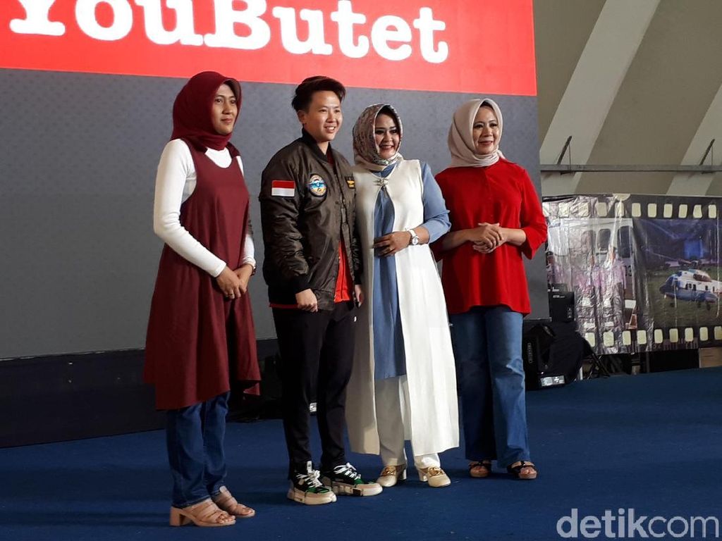 Liliyana Kalahkan Takut, Terima Tantangan Tanding di Ketinggian 17 Ribu Kaki Liliyana Kalahkan Takut, Terima Tantangan Tanding di Ketinggian 17 Ribu Kaki