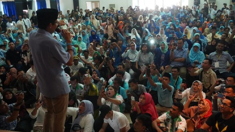Sandiaga Janji Beri Beasiswa untuk Anak Petani hingga Buruh Sandiaga Janji Beri Beasiswa untuk Anak Petani hingga Buruh