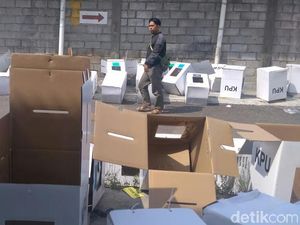 KPU akan Ganti Kotak Suara yang Rusak di Gudang Cirebon KPU akan Ganti Kotak Suara yang Rusak di Gudang Cirebon