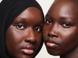 Glossier Tampilkan Model Berhijab di Iklannya, Tuai Pujian Netizen