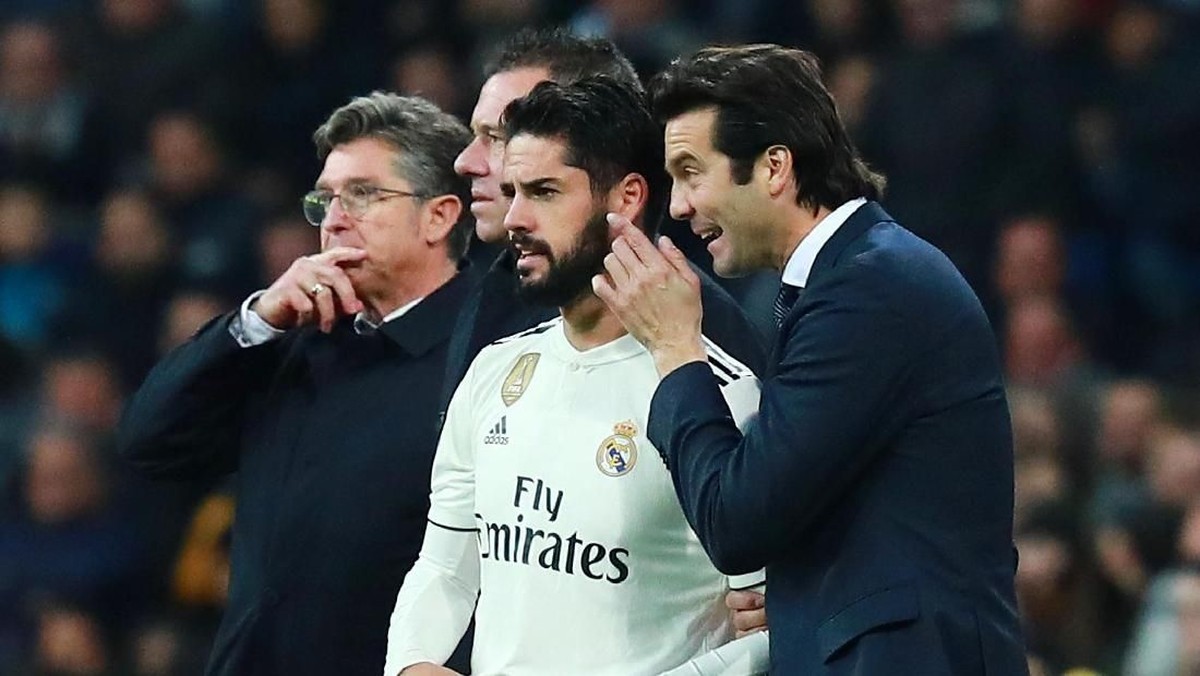 Isco dan Santiago Solari saling balas komentar. (Foto: Gonzalo Arroyo Moreno/Getty Images)