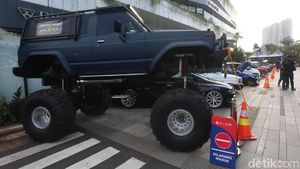 Ratusan Mobil Modifikasi Mejeng di Auto Tune Contest & Charity