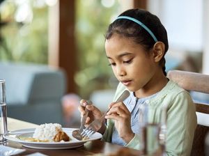 Manfaat Mengajari Anak Table Manner Sejak Kecil Manfaat Mengajari Anak Table Manner Sejak Kecil