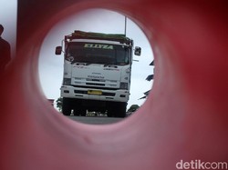 Capai Ratusan Juta, Berapa Sih Gaji Sopir Truk di AS?