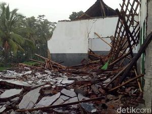 Diterpa Hujan dan Angin 2 Hari, 3 Kelas Mts di Jember Ambruk