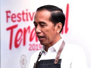 Disambut Alunan Gitar, Jokowi Hadiri Deklarasi Alumni SMA Jakarta Bersatu