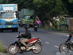 Pemotor Jadi Ujian Sopir Truk di Pantura