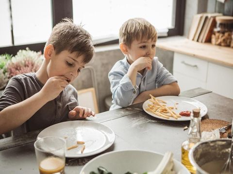 Manfaat Mengajari Anak 'Table Manner' Sejak Kecil