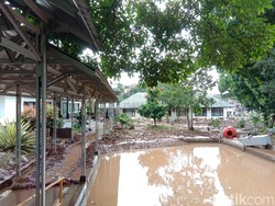 Balai Proteksi Perkebunan Jabar Rusak Diterjang Air Tanggul Jebol