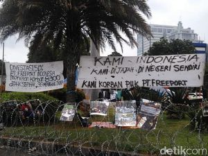 Potret Eks Pekerja PT Freeport 6 Hari Nginap di Depan Istana Potret Eks Pekerja PT Freeport 6 Hari Nginap di Depan Istana
