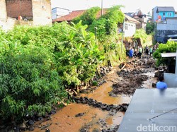Bupati Bandung Sebut Tanggul Jebol di Pasirjati Salahi Aturan