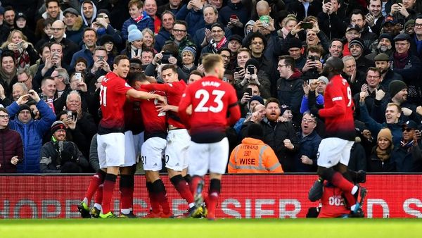 Red Hot Manchester United Menembus Empat Besar