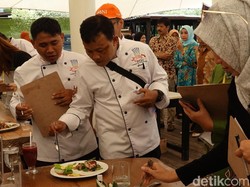 Puluhan Koki Adu Kebolehan Ciptakan Kreasi Olahan Ikan Asap