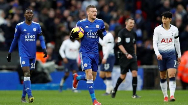 Leicester hanya bisa membalas lewat gol Jamie Vardy.