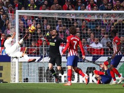 Madrid unggul lebih dulu lewat tendangan salto Casemiro pada menit ke-16. Foto: Gonzalo Arroyo Moreno/Getty Images