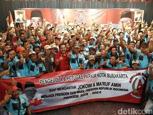 Juru Parkir Solo Deklarasi Pro-Jokowi: Balas Budi untuk Pak Wali Kota Juru Parkir Solo Deklarasi Pro-Jokowi: Balas Budi untuk Pak Wali Kota