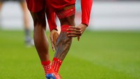 Tato sudah jadi bagian dari para pesepkbola modern saat ini. Tahukah Anda ini tato milik siapa? (Phil Noble/Reuters)