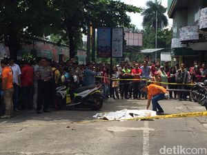 Penjual Balon Tewas Diduga Jatuh dari Lantai 6 Mal di Semarang Penjual Balon Tewas Diduga Jatuh dari Lantai 6 Mal di Semarang