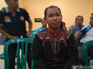 Guru yang Ditantang Siswa Statusnya Honorer, Gajinya Rp 450 ribu Guru yang Ditantang Siswa Statusnya Honorer, Gajinya Rp 450 ribu
