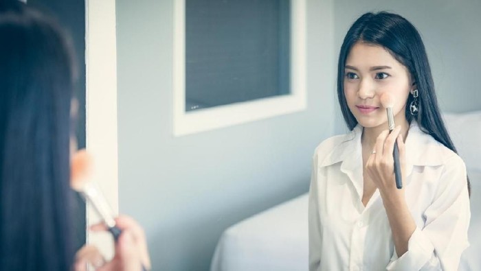 Pilih kosmetik nggak sanggup cuma asal murah (Foto: iStock) Pilih kosmetik nggak sanggup cuma asal murah (Foto: iStock)