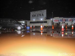 Rest Area KM 379A Tol Trans Jawa Becek dan Gelap Rest Area KM 379A Tol Trans Jawa Becek dan Gelap