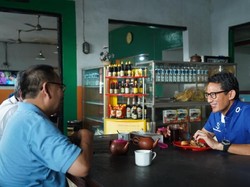 Ke Brebes, Sandiaga dan Sudirman Said Bahas Materi Debat di Meja Makan