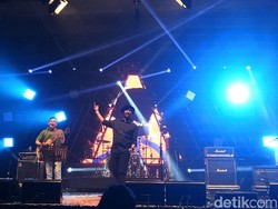 Cerita Bertemunya Kembali Suar Nasution dengan Pure Saturday