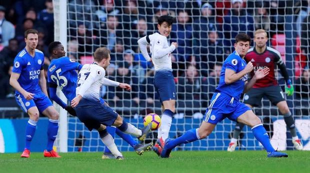 Christian Eriksen menggandakan keunggulan Tottenham.