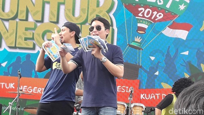 Vincent-Desta di Acara Ulang Tahun BPOM ke-18 (dok. Rosmha Widiyani/detikHealth) Vincent-Desta di Acara Ulang Tahun BPOM ke-18 (dok. Rosmha Widiyani/detikHealth)