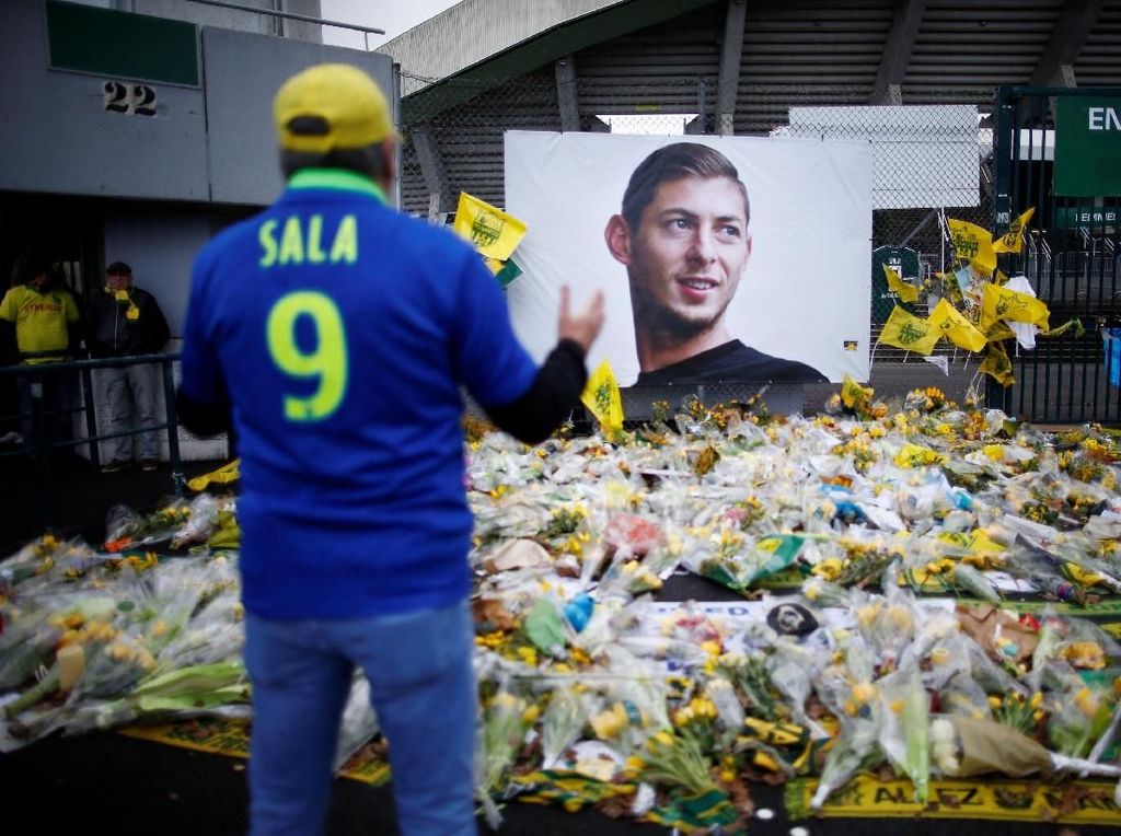 Seorang Pilot Ditangkap Terkait Kematian Emiliano Sala Seorang Pilot Ditangkap Terkait Kematian Emiliano Sala