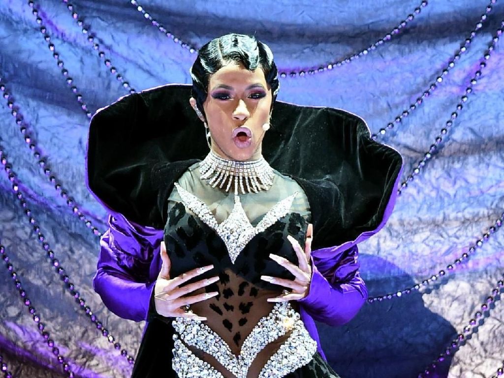 Mewah, Cardi B Hadiahi Bayinya Gelang Berlian Rp 83 Juta Mewah, Cardi B Hadiahi Bayinya Gelang Berlian Rp 83 Juta