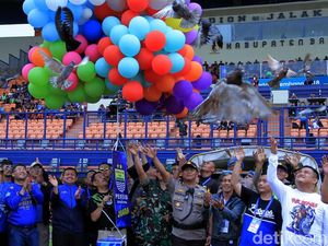 Pelepasan Balon Tandai Kickoff Persib Vs Persiwa